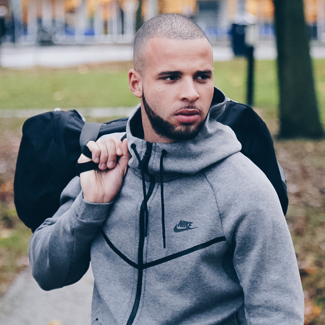 /media//bestanden/blog/nieuw/nike-tech-fleece-korting/20161122-techfleece_slidertekst_640x640_foto3.jpg