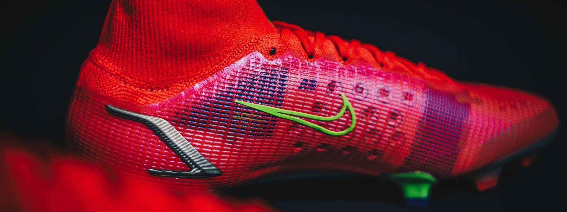 Nike-Mercurial-Spectral-Slider-Header-1920x720-3.jpg