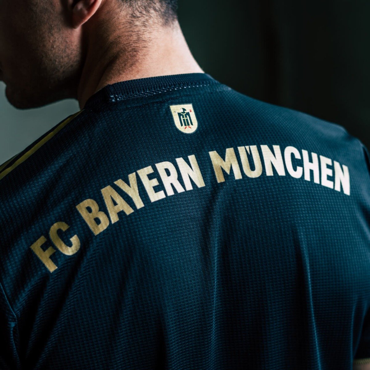 adidas-Bayern-Away-2122-Slider-tekst-blokjes-640x640px-4.jpg