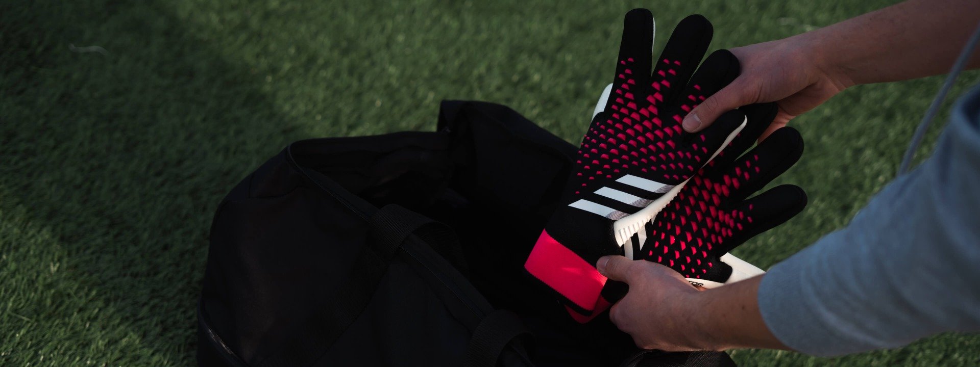 20230215-slider-header-adidas-predator_handschoenen-4.jpg