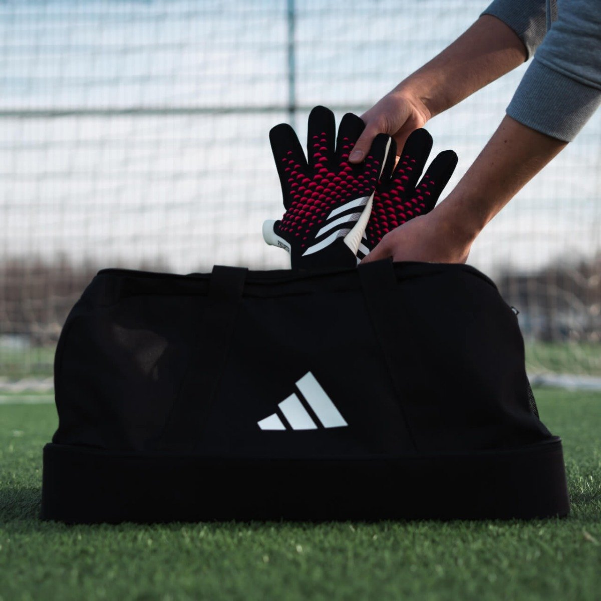 20230215-slider-blokje-adidas-predator_handschoenen-8.jpg