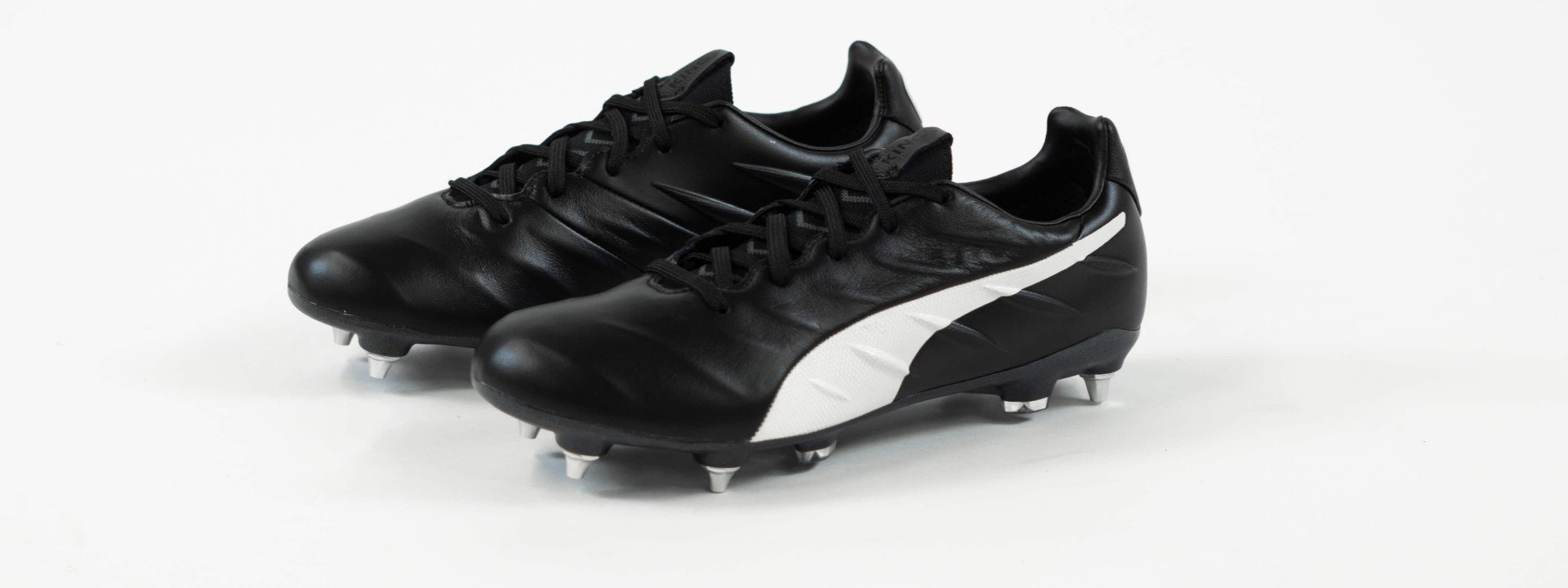 20230301-slider-header-Blog-Klassieke-zwarte-voetbalschoenen-2.jpg