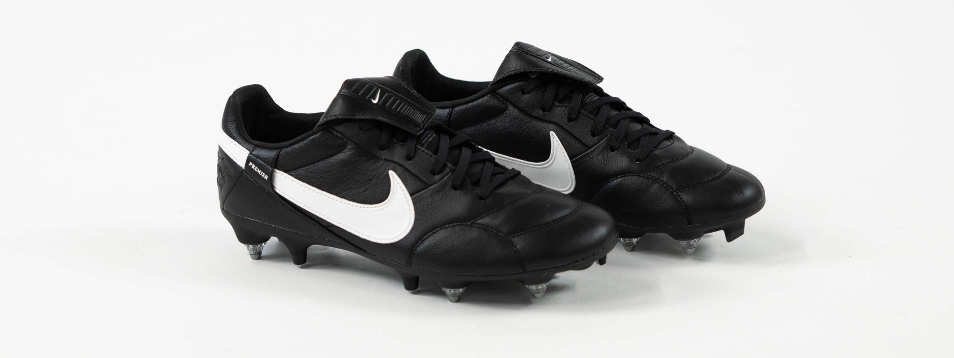 20230301-slider-header-Blog-Klassieke-zwarte-voetbalschoenen-3.jpg