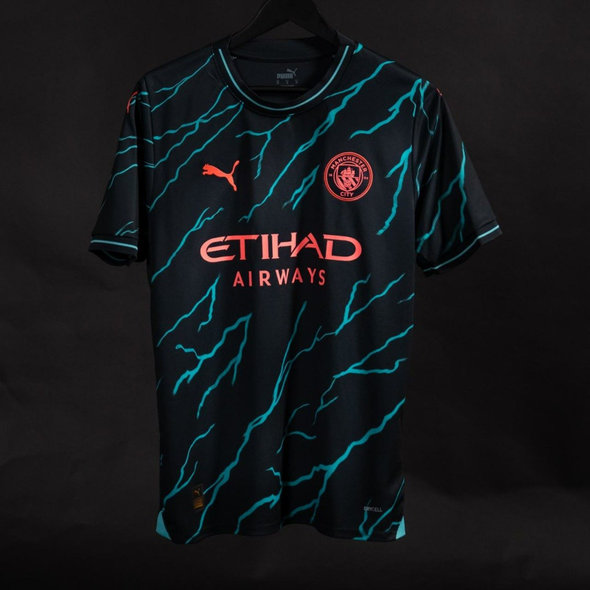 20230825-slider-blokje-Blog-Bijzondere-Voetbalshirts2324-MANCITY-1.jpg