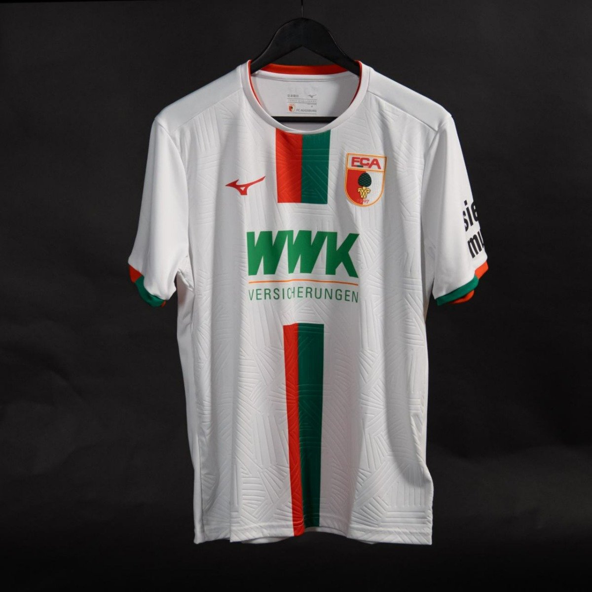 20230825-slider-blokje-Blog-Bijzondere-Voetbalshirts2324-AUGSBURG-1.jpg