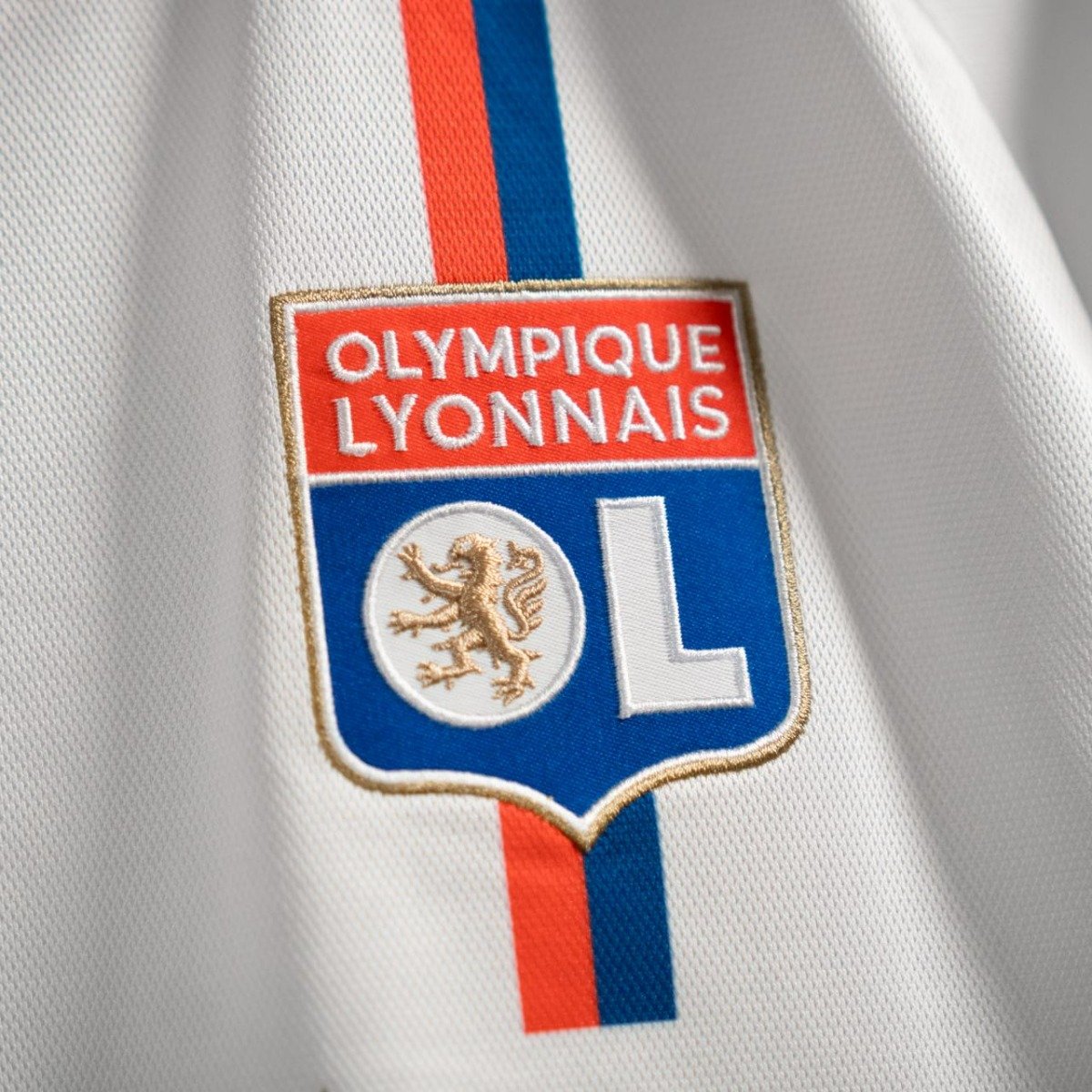 20230825-slider-blokje-Blog-Bijzondere-Voetbalshirts2324-OLYMPIQUELYON-2.jpg