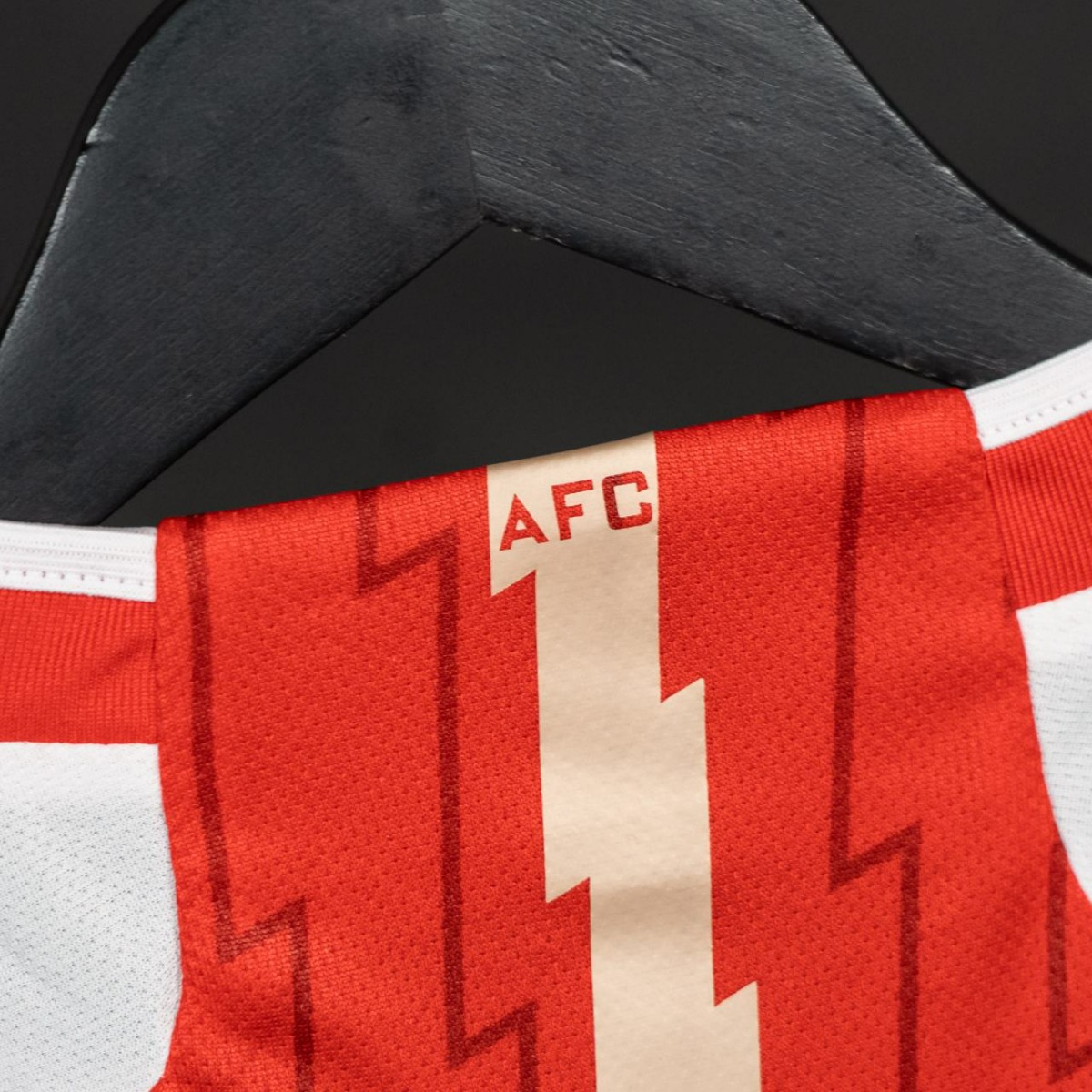 20230901-slider-blokje-Blog-Mooiste-Voetbalshirts2324-ARSENAL-4.jpg