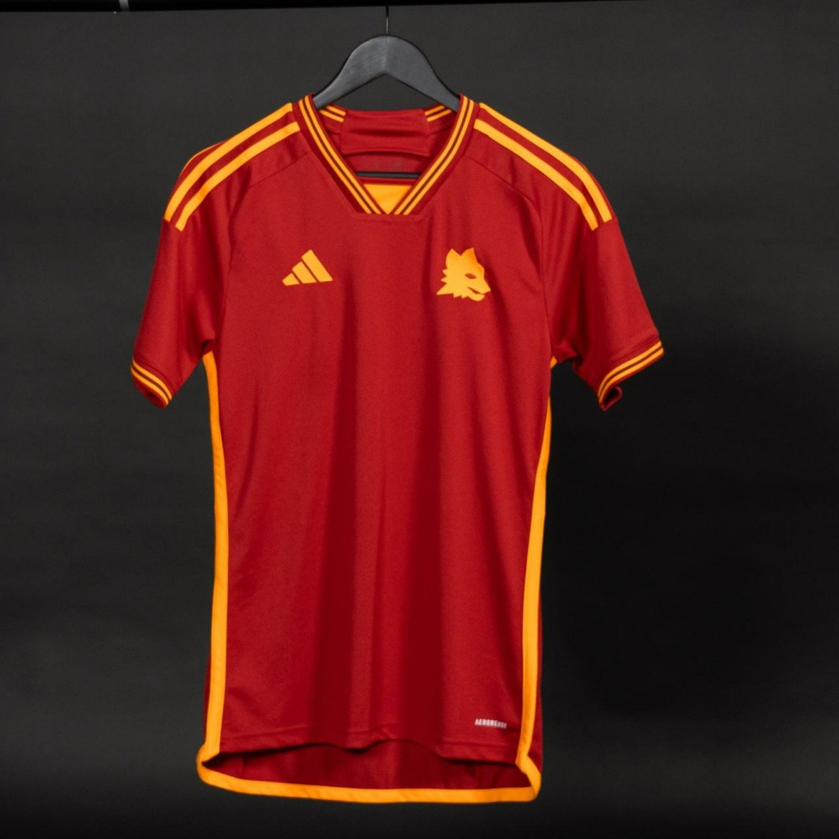 20230901-slider-blokje-Blog-Mooiste-Voetbalshirts2324-ASROMA-1.jpg