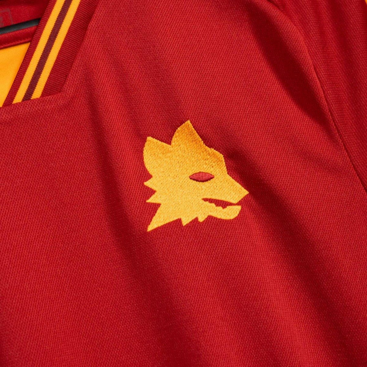 20230901-slider-blokje-Blog-Mooiste-Voetbalshirts2324-ASROMA-2.jpg