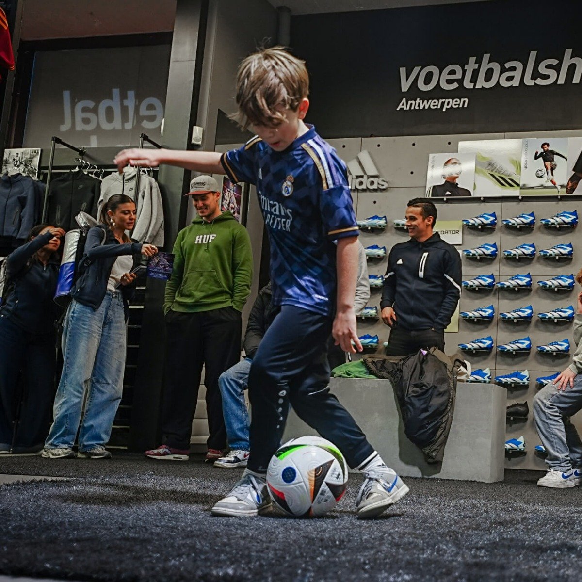 20231127-slider-blokje-adidas-Fussballliebe-Antwerpen-6.jpg