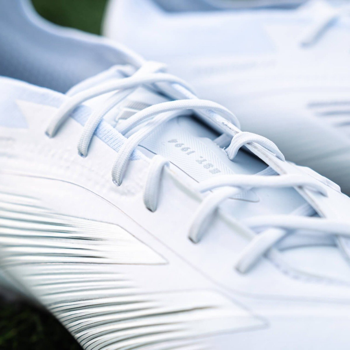 20240130-slider-blokje-adidas-Predator-White-4.jpg