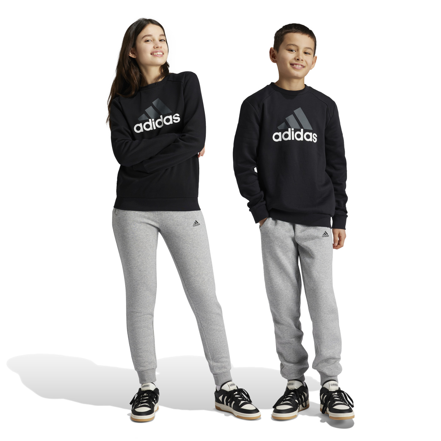 adidas Essentials Big Logo Fleece Joggingpak Kids Zwart Grijs Wit Voetbalshop.be