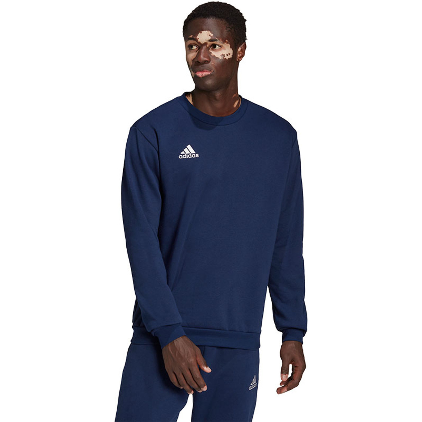 Pull à col rond adidas Entrada 22 bleu foncé et blanc