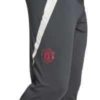 adidas Manchester United Trainingsbroek Europees 2024-2025 Donkergrijs Wit Rood