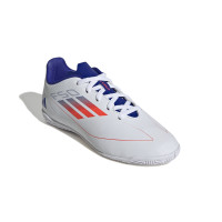 adidas F50 Club Chaussures de Foot en Salle (IN) Enfants Blanc Rouge Bleu