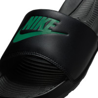 Claquettes Nike Victori One noir vert