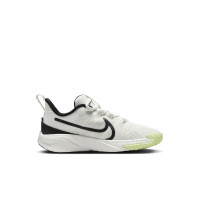 Baskets Nike Star Runner 4 pour enfants, blanches et noires