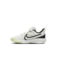 Baskets Nike Star Runner 4 pour enfants, blanches et noires