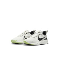 Baskets Nike Star Runner 4 pour enfants, blanches et noires