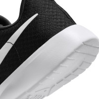 Baskets Nike Tanjun EasyOn pour enfants, noires et blanches