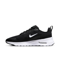 Baskets Nike Air Max Nuaxis noires et blanches