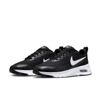 Baskets Nike Air Max Nuaxis noires et blanches