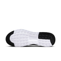 Baskets Nike Air Max Nuaxis noires et blanches