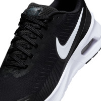 Baskets Nike Air Max Nuaxis noires et blanches