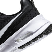 Baskets Nike Air Max Nuaxis noires et blanches