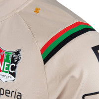 Veste d'entraînement d'avant-match Robey NEC Nijmegen 2024-2025 Beige