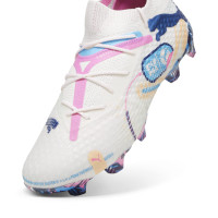 PUMA Future 7 Ultimate Gazon Naturel Gazon Artificiel Chaussures de Foot (MG) Blanc Bleu Rose