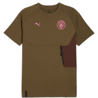 PUMA Manchester City Pumatech Pocket T-Shirt 2024-2025 Olijfgroen Bruin Roze