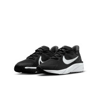 Nike Star Runner 4 Chaussures de Jogging Enfants Noir Blanc