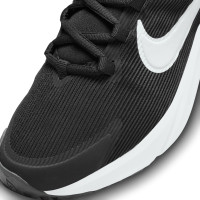 Nike Star Runner 4 Chaussures de Jogging Enfants Noir Blanc