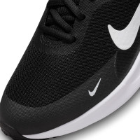 Nike Revolution 7 Chaussures de Jogging Enfants Noir Blanc