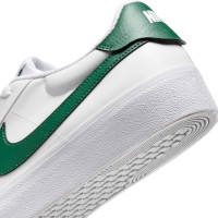 Baskets Nike Court Shot blanches et vert foncé