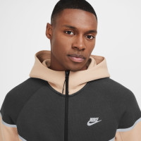 Nike Tech Fleece Sportswear Trainingspak Beige Donkergrijs Zilver Zwart