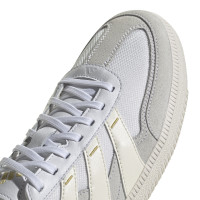 Chaussures de football en salle adidas Predator Freestyle (IN) blanches, gris clair, or