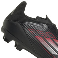 Chaussures de football adidas F50 League sur gazon et gazon artificiel (MG) pour enfants, noir, rouge, argent