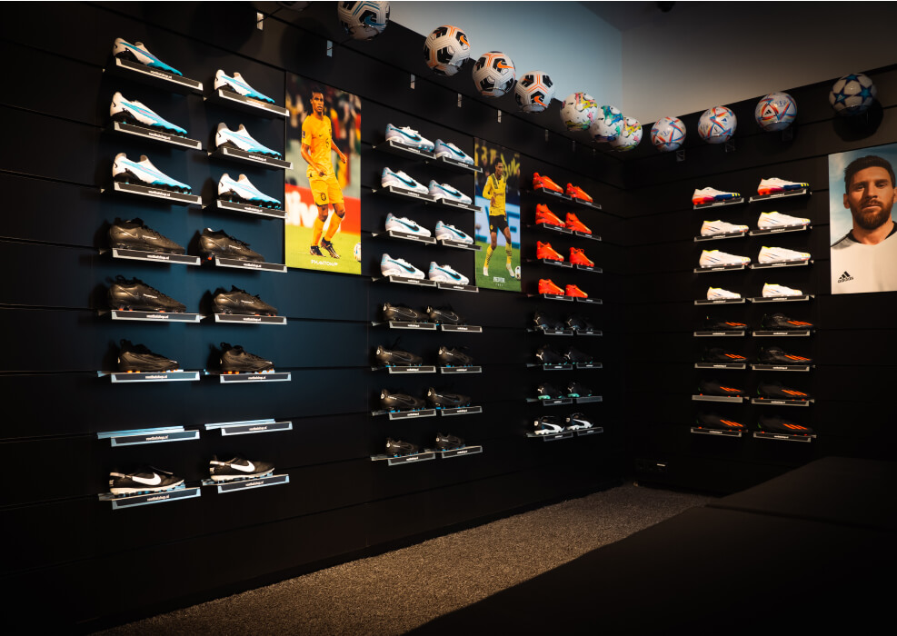 Voetbalshop.nl Amersfoort Winkel Binnen Schoenenwand