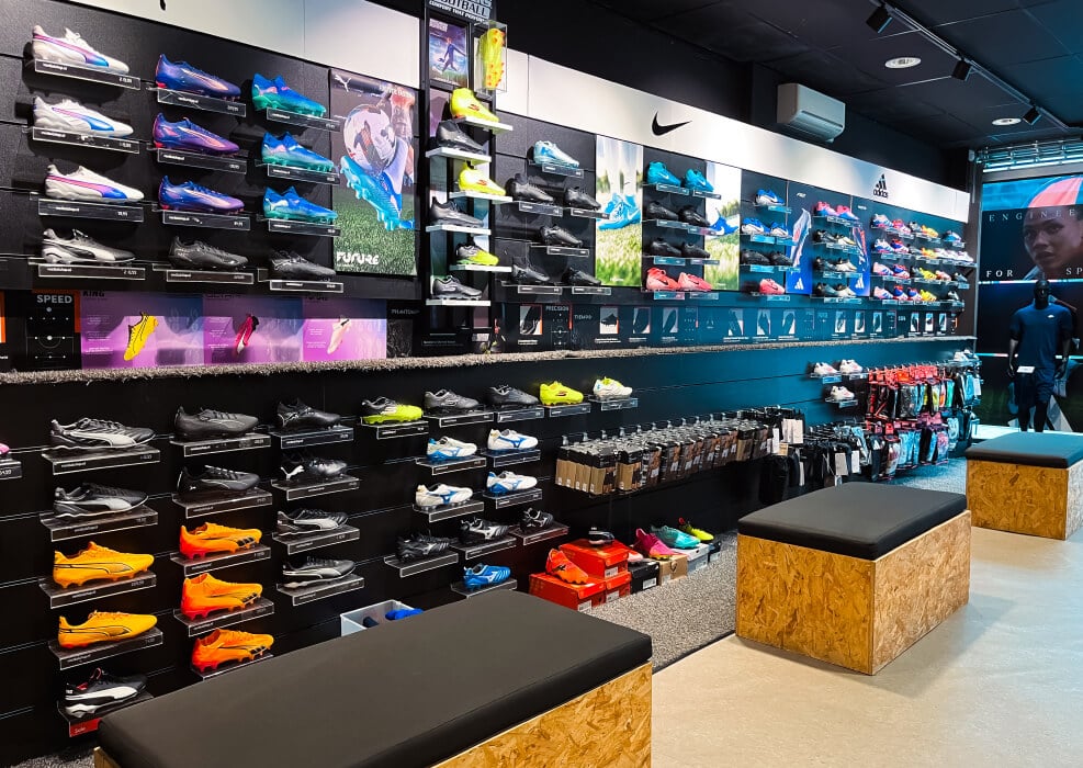 Voetbalshop.nl Breda Winkel Binnen Schoenenwand