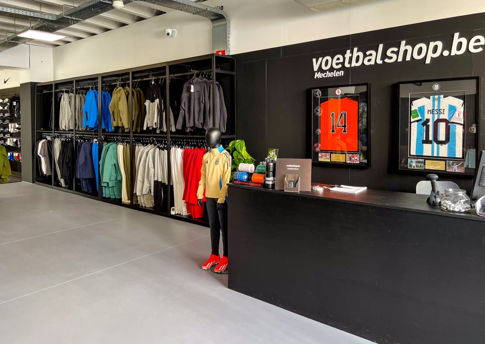 Voetbalshop.be Mechelen Winkel Interieur 2